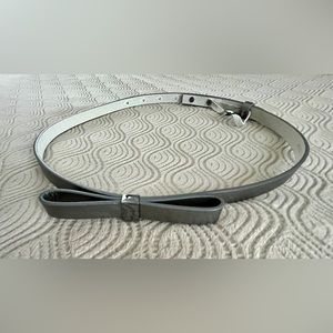 🆕 White House Black Market bow man made/leather belt in gray size XS